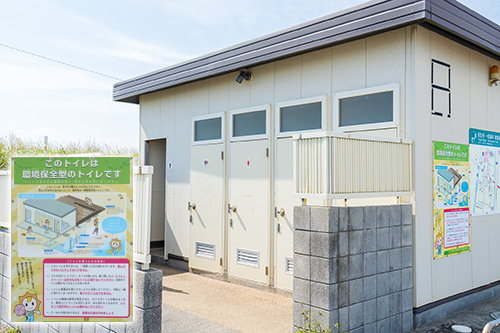 一松海水浴場の環境保全型の常設トイレの画像