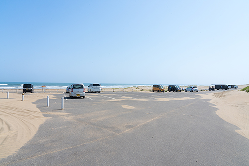 屋形海水浴場の無料駐車場の画像