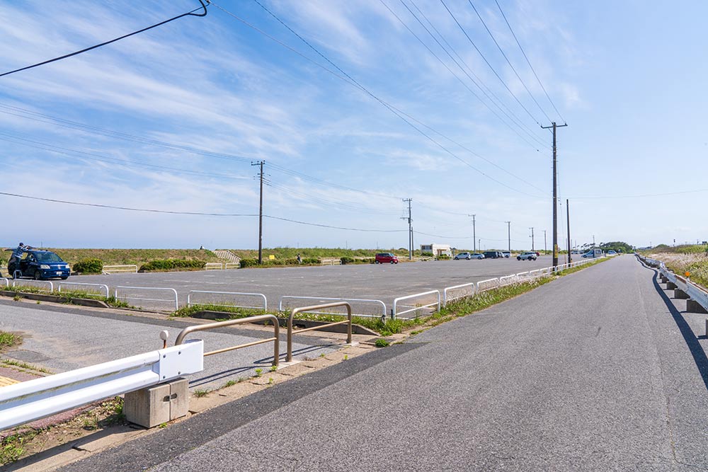 片貝海水浴場の町営駐車場（有料）の画像