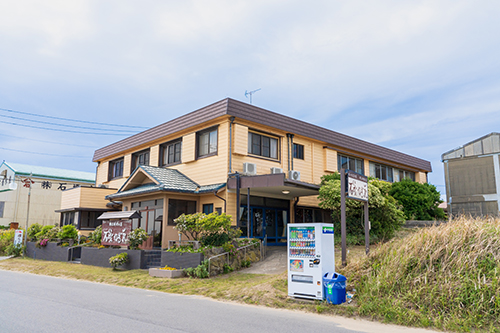 矢指ヶ浦海水浴場の近くにある磯なぎ荘さんの自動販売機の画像