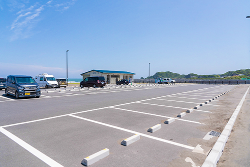釣ヶ崎海岸の無料駐車場の画像