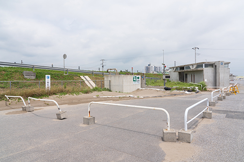 白里海水浴場の二輪専用の駐車場の画像