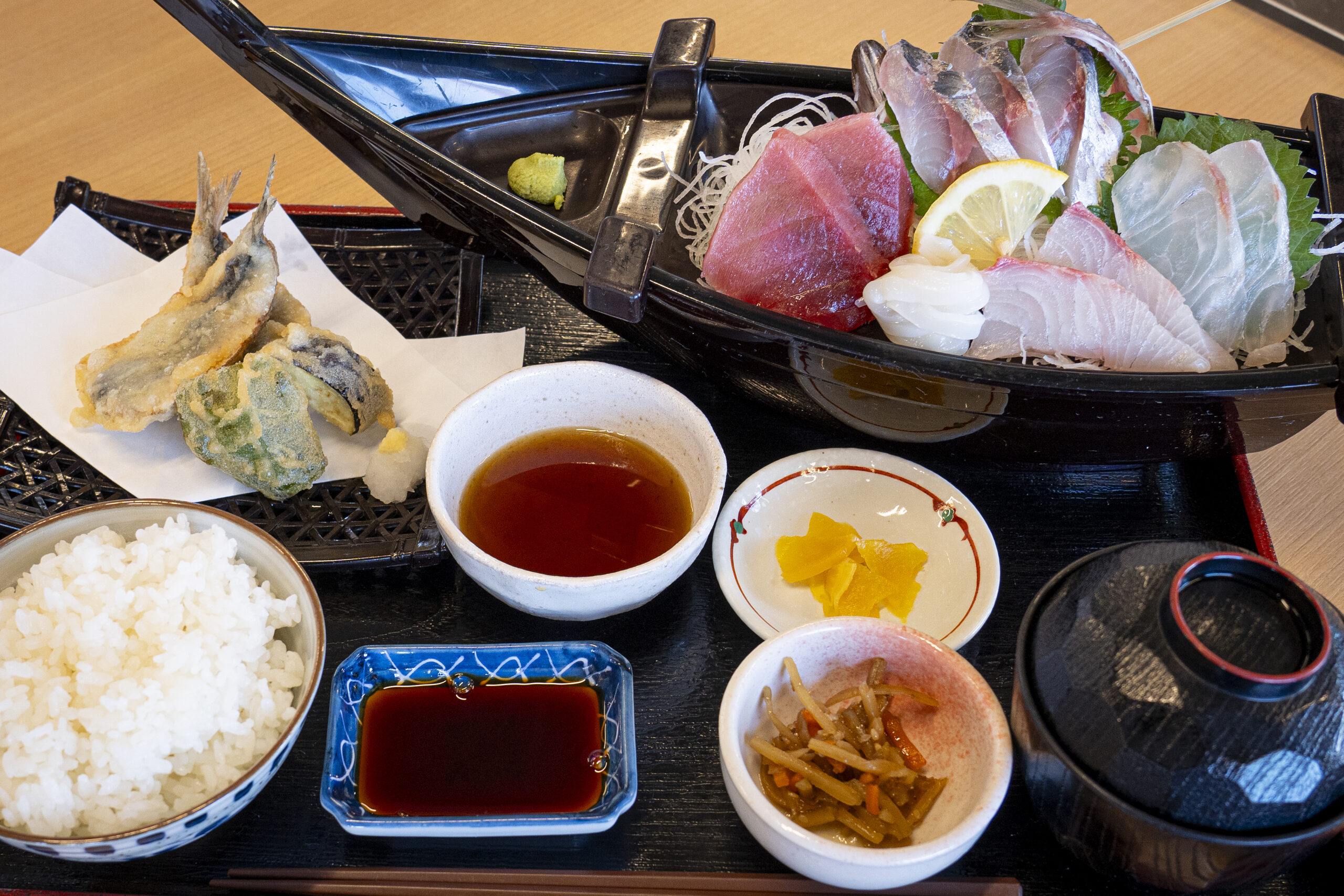 海の駅九十九里にある葉武里の葉武里定食の写真